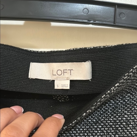 Loft Elegant Preppy Black and Gray Ruffled Hem Skirt Size S - Picture 4 of 6